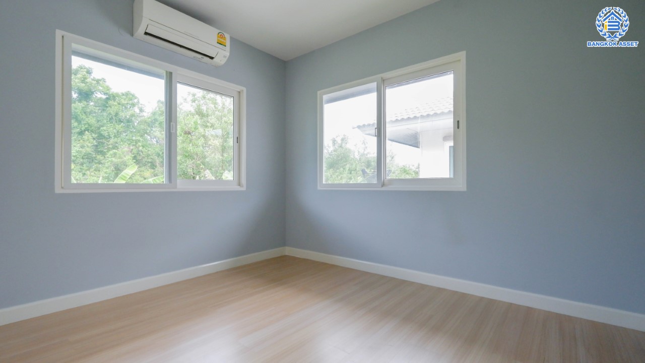 บ้านมือสองตกแต่งใหม่ แบรนด์สุดหรู Sansiri ม.คณาสิริ วงแหวน-พระราม5 ห้องมุม ตกแต่งสไตล์โมเดิร์น เนื้อที่ 56.7 ตร.ว. ฟังก์ชัน 3 ห้องนอน 2 ห้องน้ำ จอดรถได้ 2 คัน แถมแอร์ 1 เครื่อง และเครื่องดูดควัน 1 เครื่อง บนทำเลเดินทางสะดวก ใกล้เซ็นทรัลเวสต์เกต และรถไฟฟ้าสายสีม่วง "สถานีตลาดบางใหญ่"